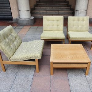 Ref : MC805 - Set of 3 fireside chairs + coffee table - Ole GJERLØV-KNUDSEN & Torben LIND