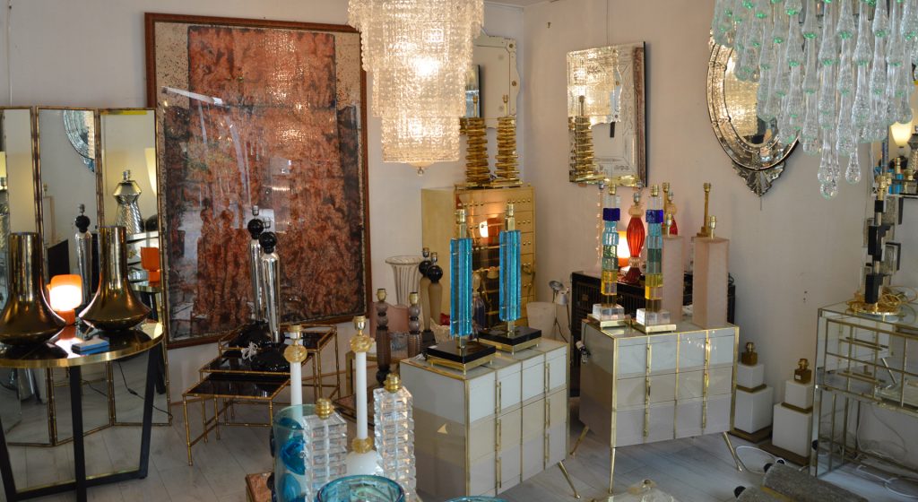 Just have a look on our wide choice of glass of Murano, chandeliers, lamps, sconces, mirrors, vases, furniture…