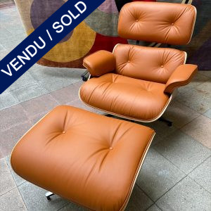Ref : MC809 - Charles Eames - Lounge chair et son ottoman cuir cognac