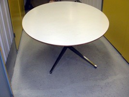 Table Knoll - 1970s - SOLD