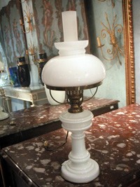 Ref : LL13  - Paire de lampes en opaline blanche - VENDU